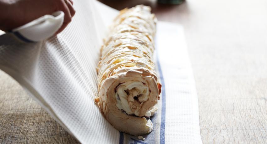 Dawn’s Damson Meringue Roulade 